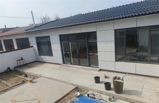 北京大興區(qū)農(nóng)村一層自建房外墻水包砂裝飾案例